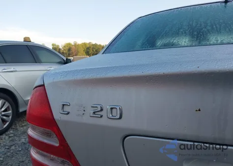 2001 Mercedes-Benz C 320 из США, поврежденный, VIN WDBRF64J81FO82858